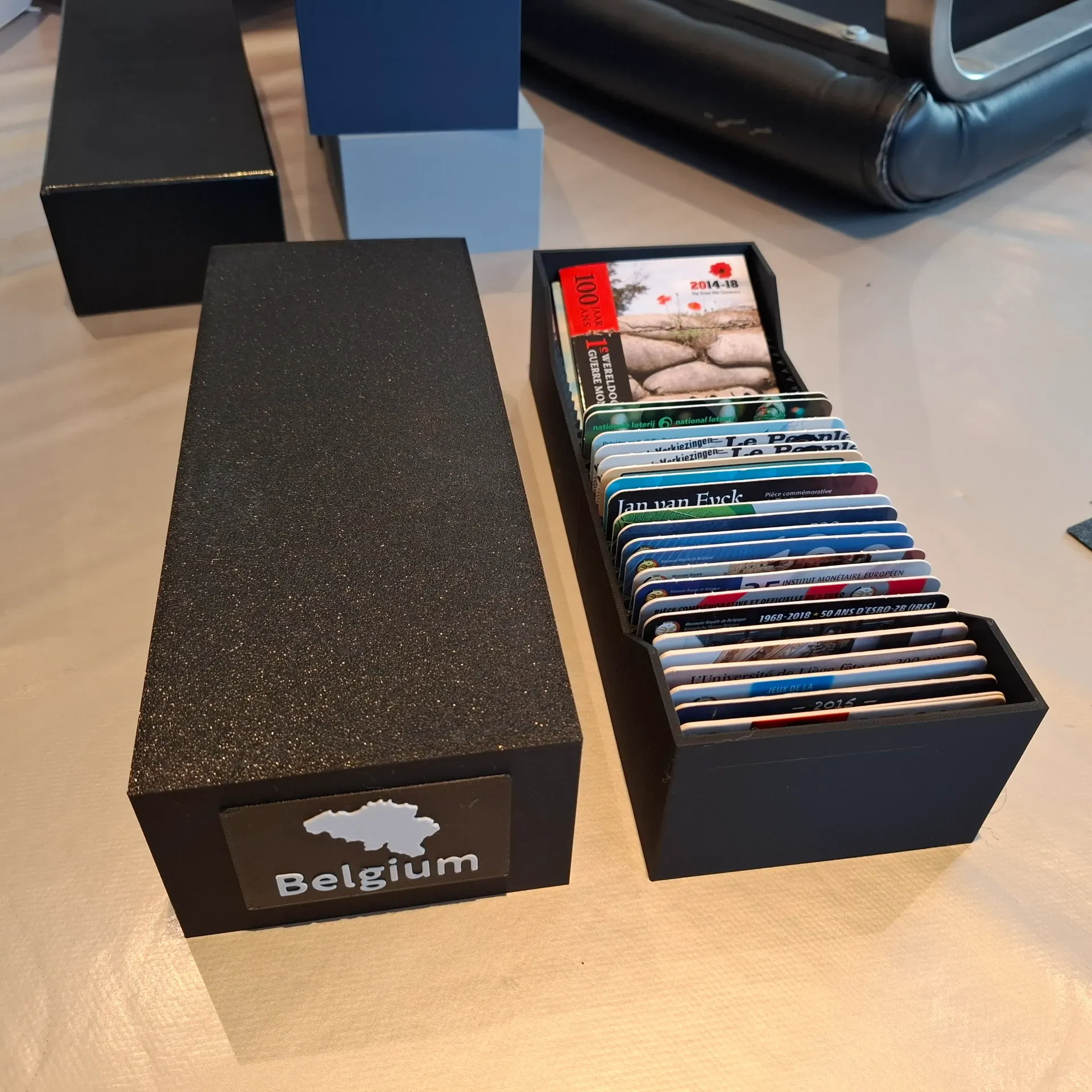 Rangement pour pièces commémoratives 2€ - Small coincard - Noir (Bleu marine, Belgique)